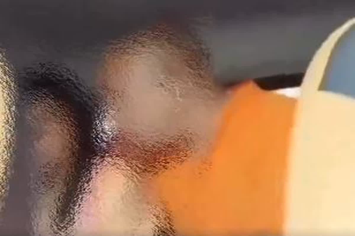 Baba Romance in Car Video: चलती कार में महिला के साथ रंगरलियां मनाते नजर आए ‘बाबा’, सोशल मीडिया पर वीडियो वायरल होते ही मचा बवाल