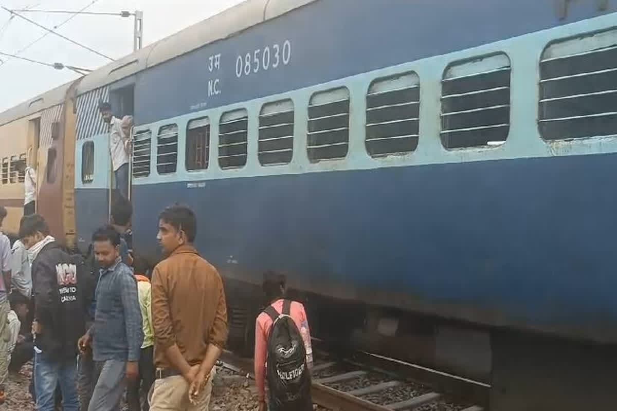 The Burning Train बनी कुरुक्षेत्र से खजुराहो जाने वाली गाड़ी, चलती ट्रेन में यात्रियों ने दिखाई समझदारी, देखिए वीडियो