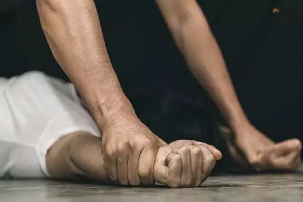 Husband Rape Wife: तलाक के बीच पति की हवस…जान से मारने की धमकी देकर जबरन पत्नी से बनाए शारीरिक संबंध, अब थाने पहुंचा मामला
