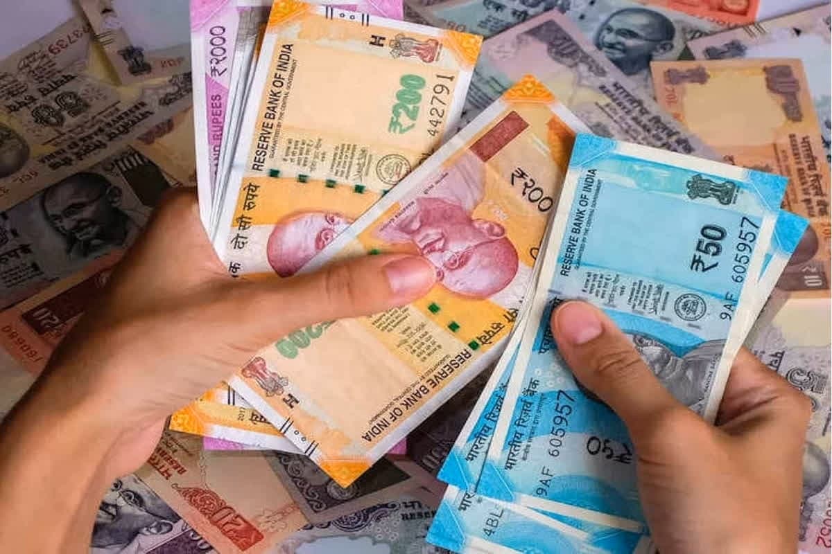 DA Hike Latest Update: महंगाई भत्ते में बढ़ोतरी को लेकर बड़ा अपडेट, वित्त मंत्रालय तक पहुंची फाइल! इस दिन सरकारी कर्मचारियों को मिल सकता है तोहफा