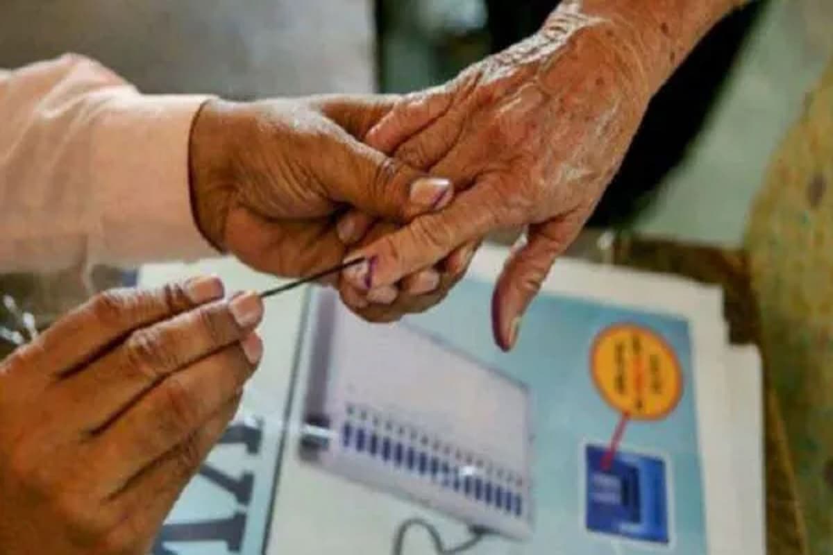 Maharashtra Assembly Election 2024 : महाराष्ट्र की 288 विधानसभा सीटों पर चुनाव.. करीब 8000 उम्मीदवारों ने दाखिल किया नामांकन, देखें चुनावी अपडेट