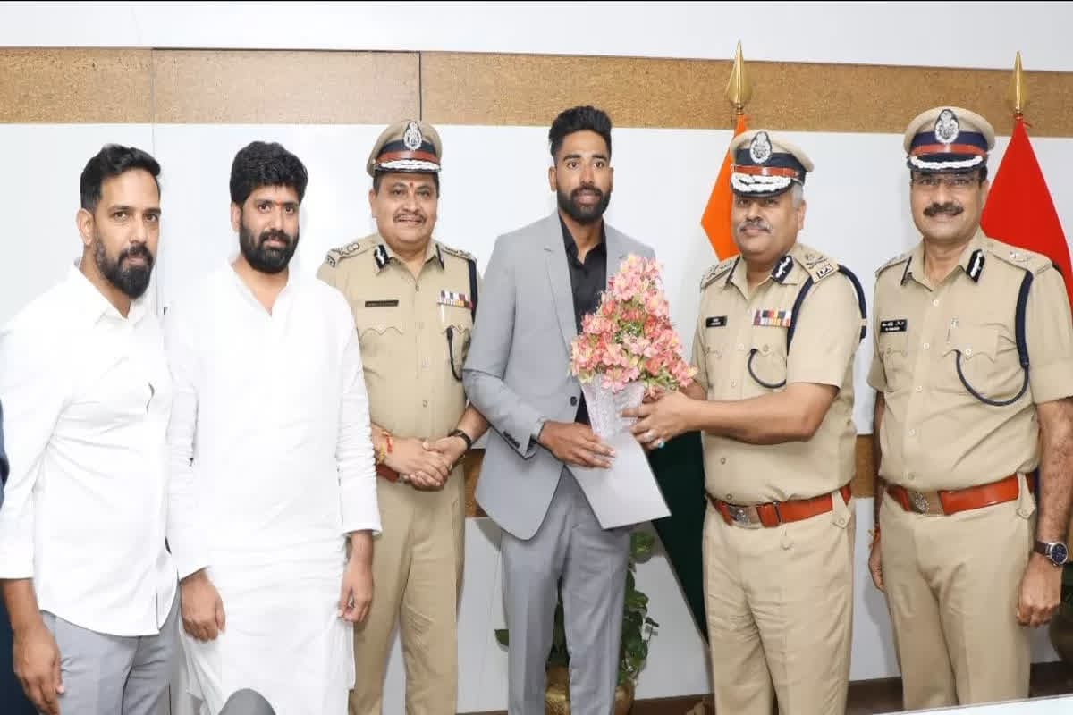 Md Siraj Police Officer: टीम इंडिया के धाकड़ तेज गेंदबाज मोहम्मद सिराज बने DSP, युजवेंद्र चहल, केएल राहुल भी हैं बड़े सरकारी अधिकारी, जानिए किन पदों पर हैं पदस्थ