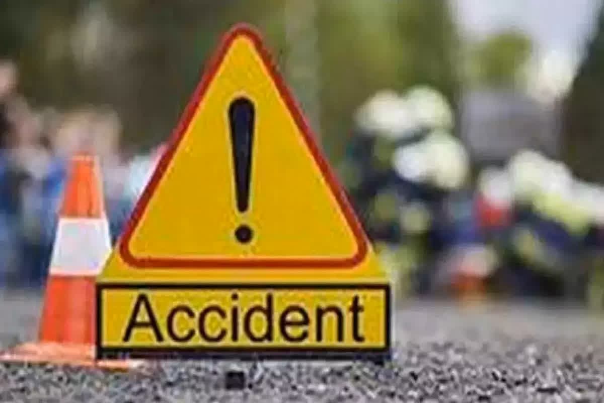 Jharkhand Road Accident: फिर दिखा तेज रफ्तार का कहर, ट्रक की चपेट में आने से तीन लोगों की दर्दनाक मौत, एक घायल