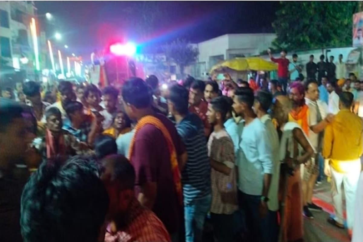 Bahraich Violence Updates: मूर्ति विसर्जन दौरान फायरिंग में युवक की मौत, बनी सांप्रदायिक तनाव की स्थिति, एक साथ 6 पुलिसकर्मी सस्पेंड