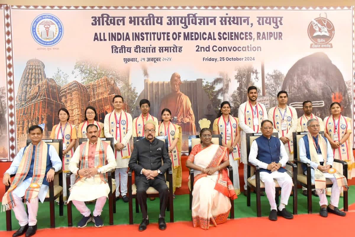 President Droupadi Murmu Raipur Visit: जनकल्याण के लिए हो आधुनिक टेक्नोलॉजी का उपयोग, एम्स रायपुर के द्वितीय दीक्षांत समारोह में बोलीं राष्ट्रपति द्रौपदी मुर्मू