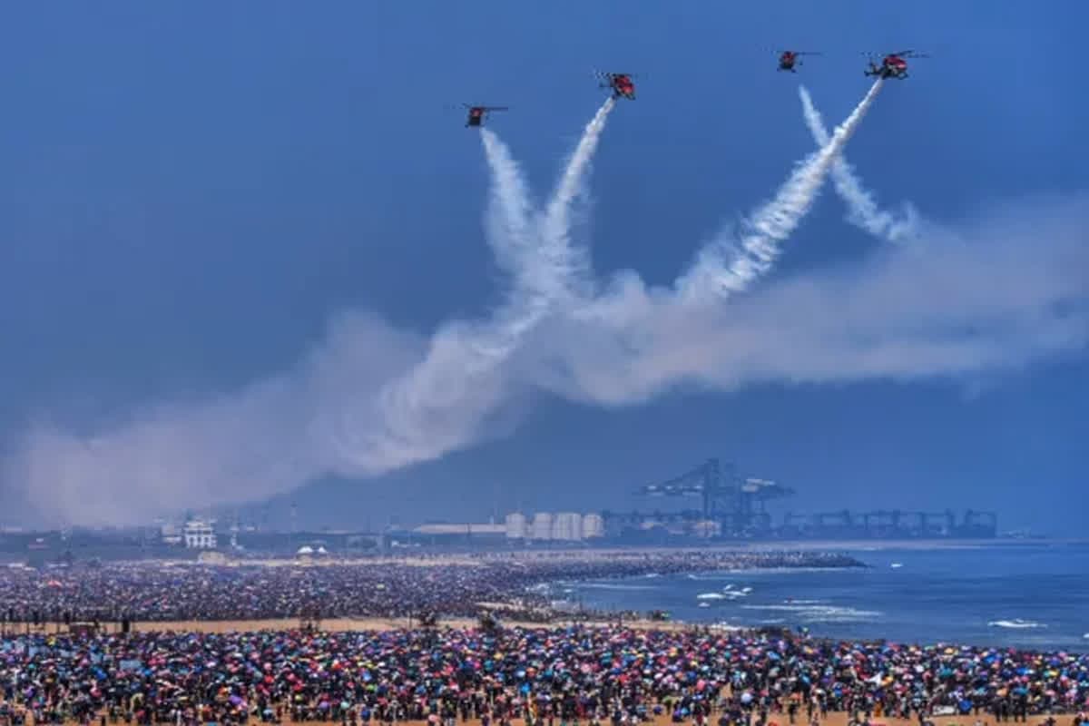 Accident during Chennai Air Show: एयर शो के दौरान बड़ा हादसा, दम घुटने से 4 लोगों की मौत, 200 से ज्यादा घायल