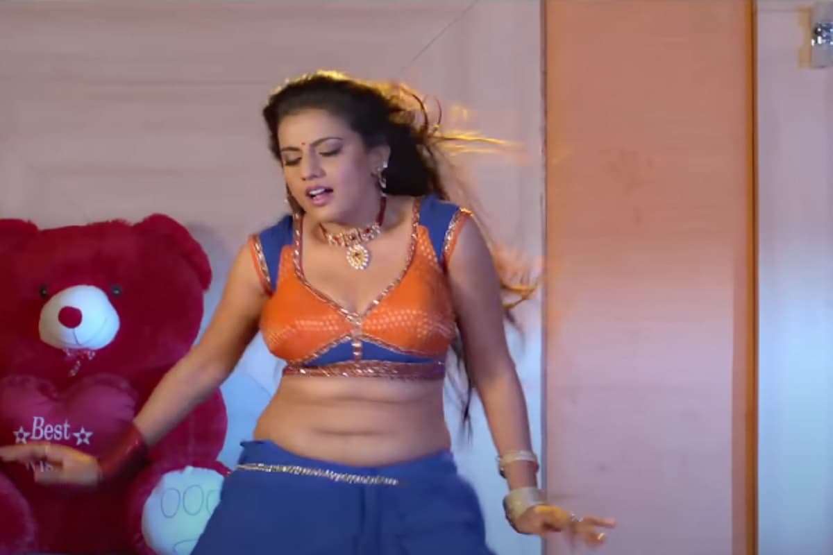 Sexy Video: कमरे में जाते ही खुद को कंट्रोल नहीं कर पाई ये एक्ट्रेस, वीडियो देख आप भी हो जाएंगे बेकाबू