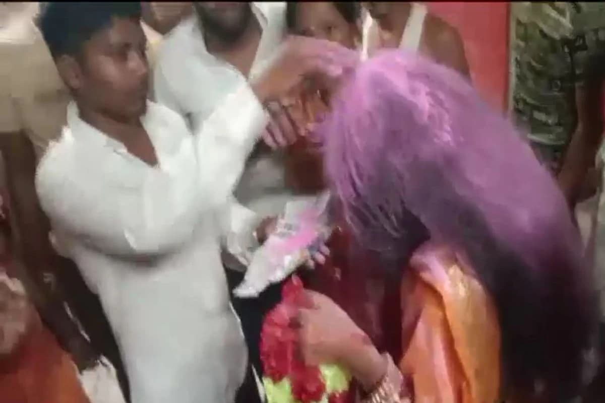 रेलवे में नौकरी लगते ही बढ़े युवक के तेवर! प्रेमिका से करने लगा ये मांग, फिर युवती के घरवालों ने उठाया ये कदम