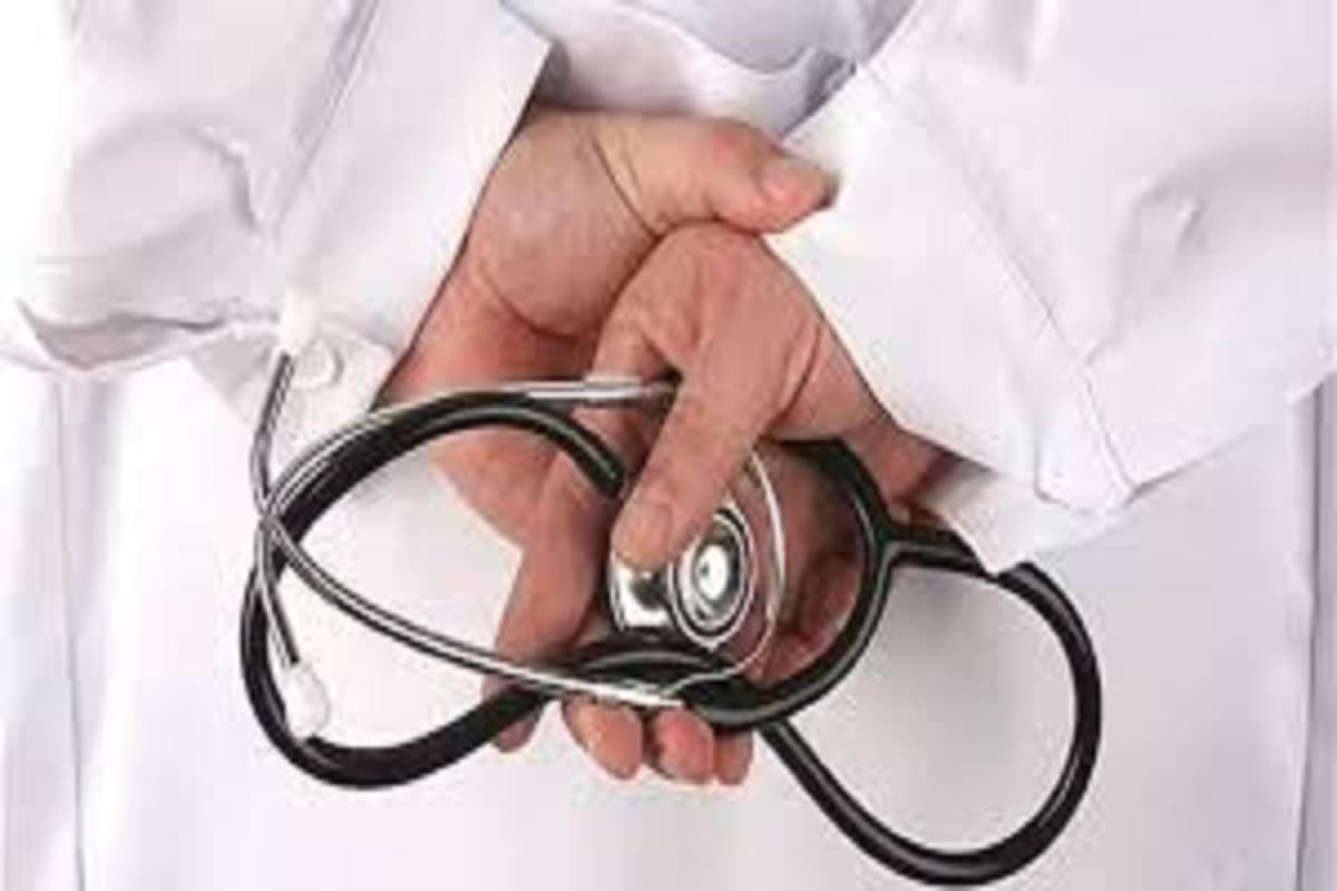 Karnataka High Court On Unqualified Doctors: अब झोलाछाप डॉक्टर्स के खिलाफ होगी कड़ी कार्रवाई, हाईकोर्ट ने दिए सख्त आदेश