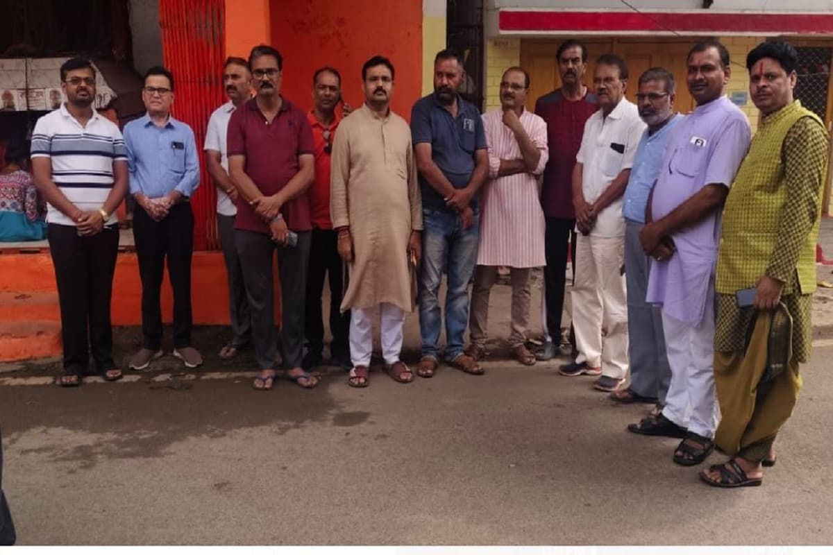ब्राह्मण के नाम पर प्रताड़ित करता था अफसर! क्लर्क प्रदीप उपाध्याय की खुदकुशी को लेकर राजभवन पहुंचा ब्राह्मण समाज का प्रतिनिधि मंडल