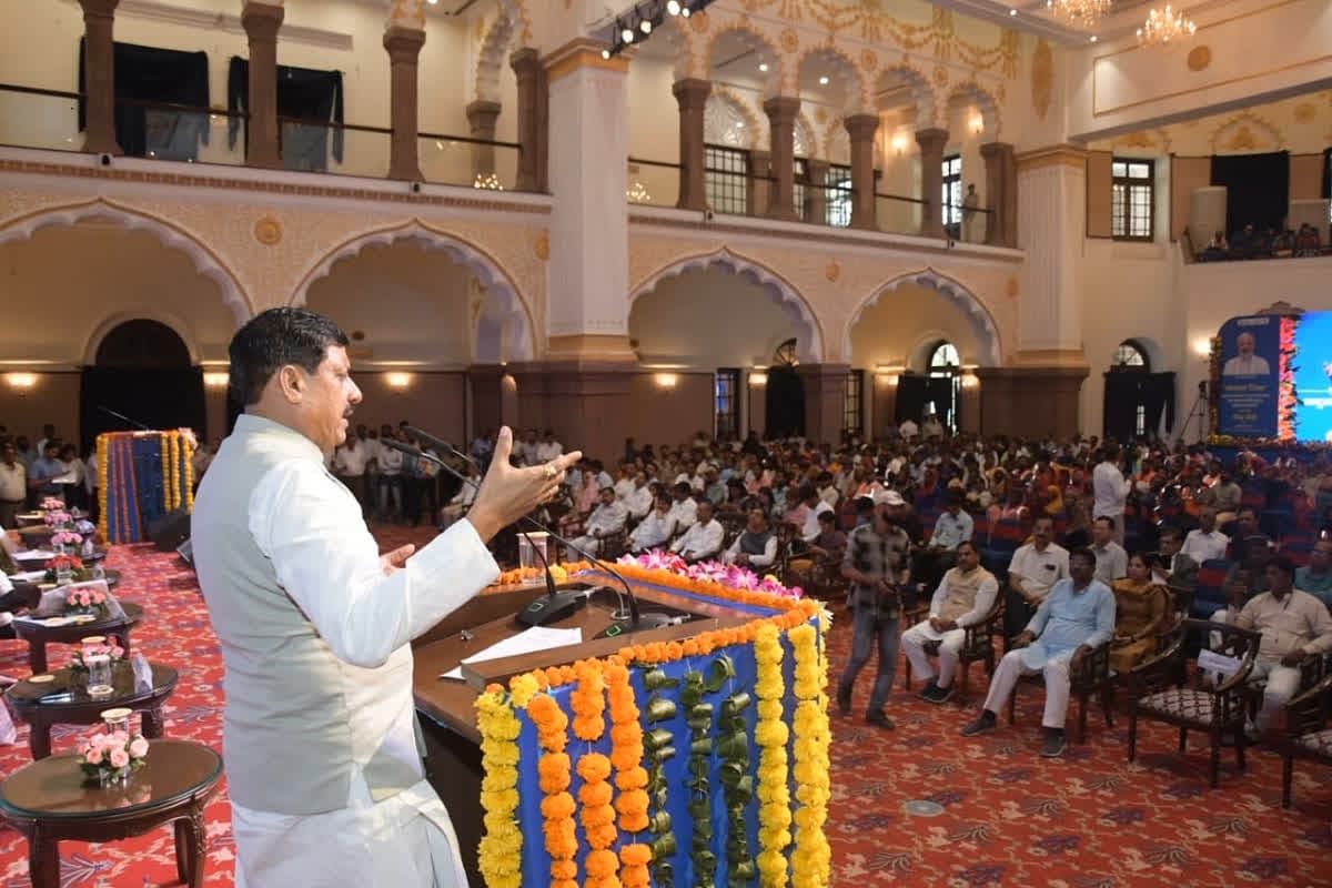Swachhata Diwas Samaroh: स्वच्छता दिवस समारोह में CM यादव ने किया ऐलान, कहा-”इतिहास से जुड़ी महान विभूतियों के नाम पर स्थापित किए जाएंगे मार्गों पर द्वार”