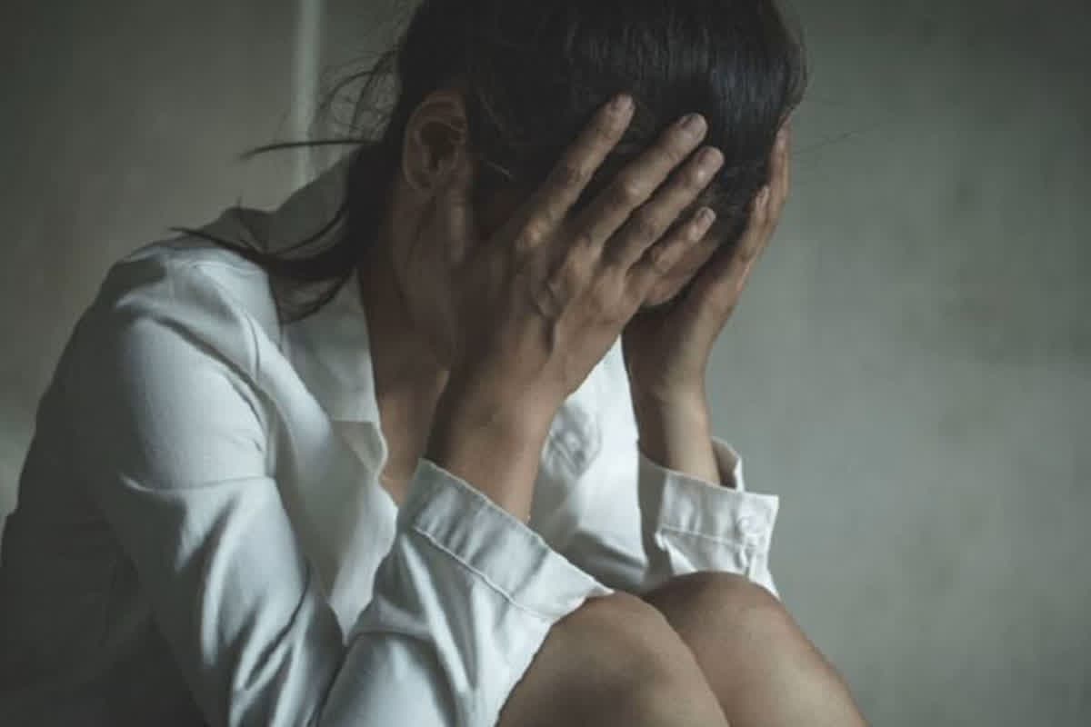 अपनी ही बेटी से हवस पूरी करता था पिता, पत्नी की मौत के लगातार करता था रेप, ऐसे हुआ मामले का खुलासा