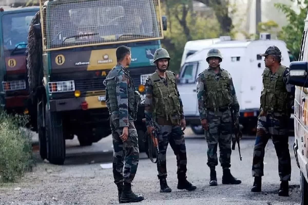 Gulmarg Terrorist Attack: गुलमर्ग में सेना की गाड़ी में आतंकी हमला, हमले से 2 जवान शहीद, 3 घायल
