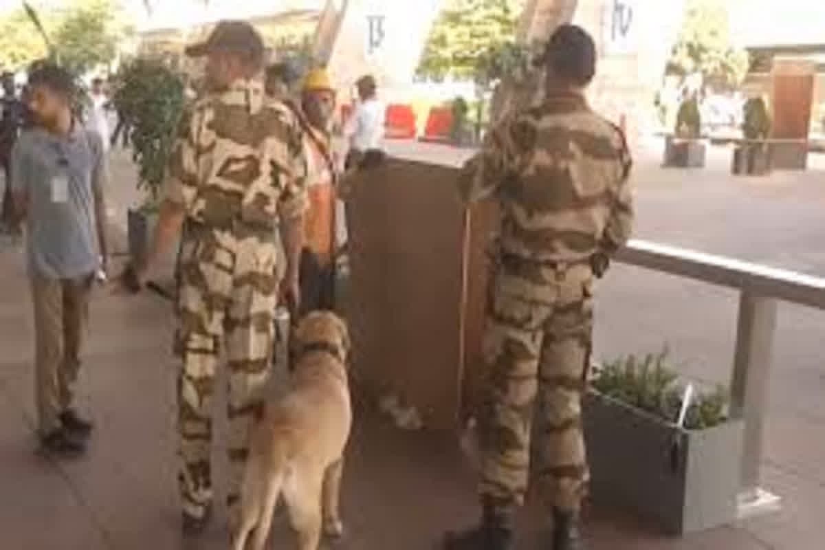 Jaipur Airport Bomb Threat: ‘देख लेंगे, हम मजबूत देश से टकरा लेंगे’, CISF को मिले धमकी भरे ईमेल, मचा हड़कंप