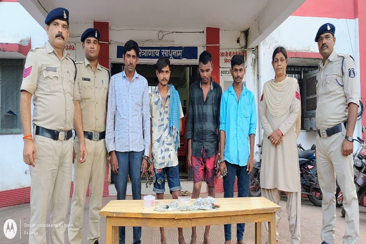 Janjgir News: तहसीलदार और अफसरों के घर चोरी करने वाले 5 आरोपियों की पुलिस ने किया गिरफ्तार, सोने-चांदी के जेवर समेत लाखो रुपए किए जब्त