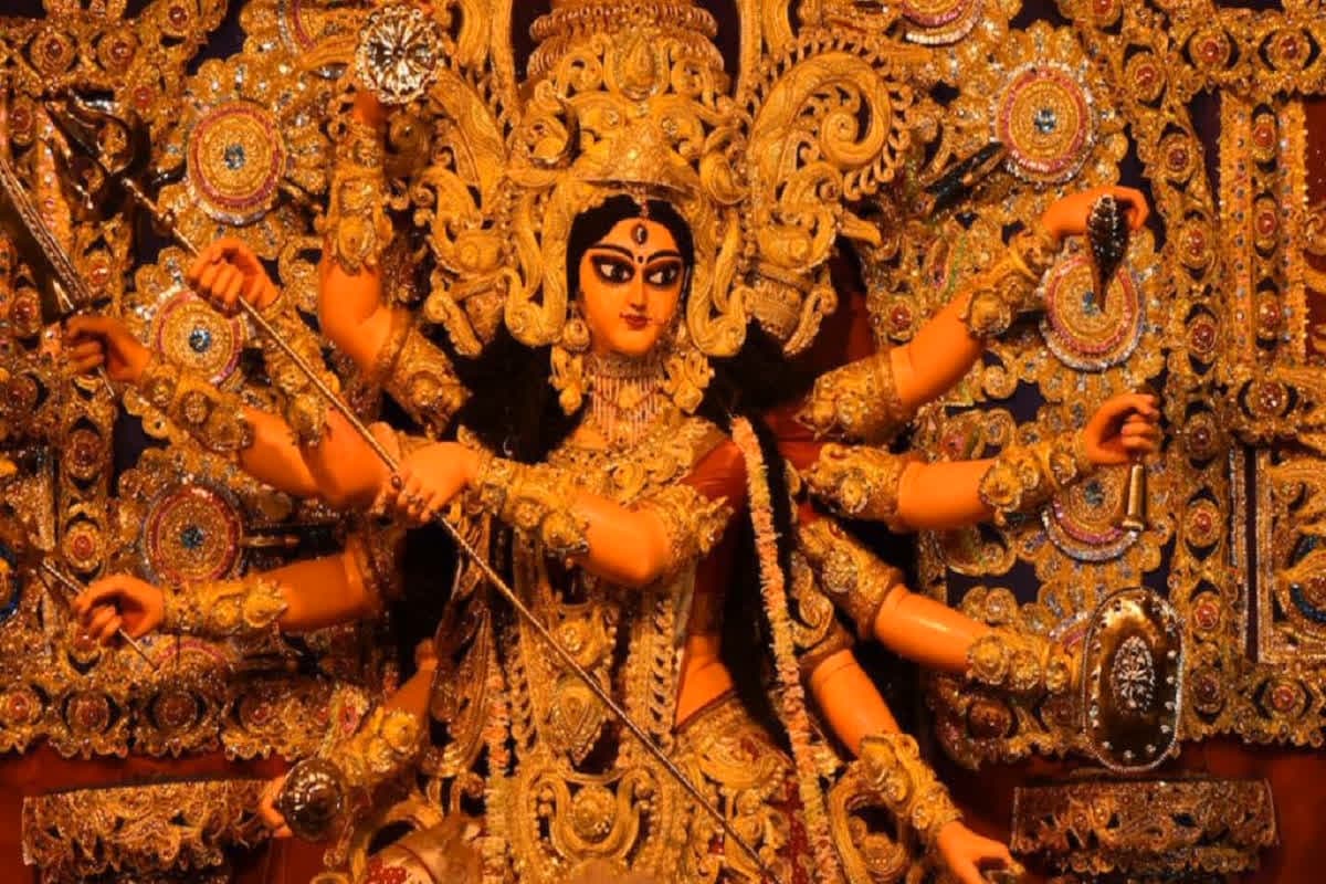 Maa Durga Ke 108 Naam: नवरात्रि में मां दुर्गा को प्रसन्न करने के लिए करें उनके 108 नामों का जाप, मिलेगा सुख- समृद्धि और सफलता का वरदान