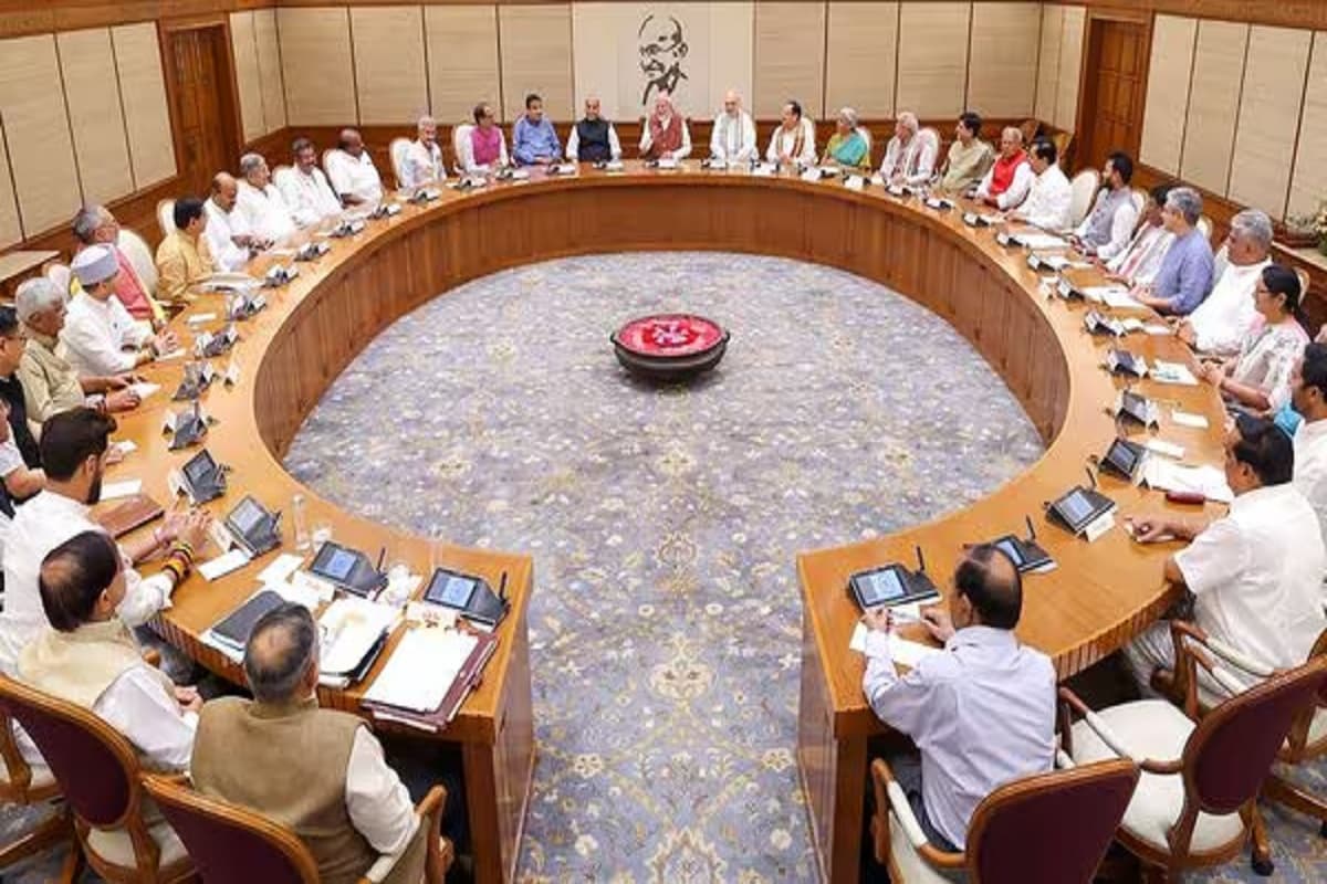 दिवाली से पहले मोदी कैबिनेट ने लिए बड़े फैसले, खुशी से झूम उठेंगे किसान, कर्मचारी और यात्रा करने वाले लोग, जानें किसे क्या मिला?