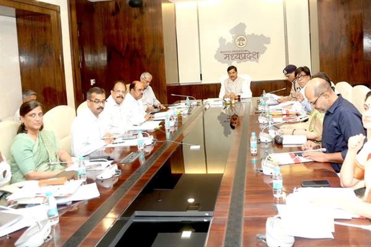 MP News: लापरवाही पर सीएम मोहन यादव की सख्ती, देर रात 11 अधिकारियों और कर्मचारियों को किया निलंबित, कहा- समय रहते करें कर्तव्यों का निर्वहन
