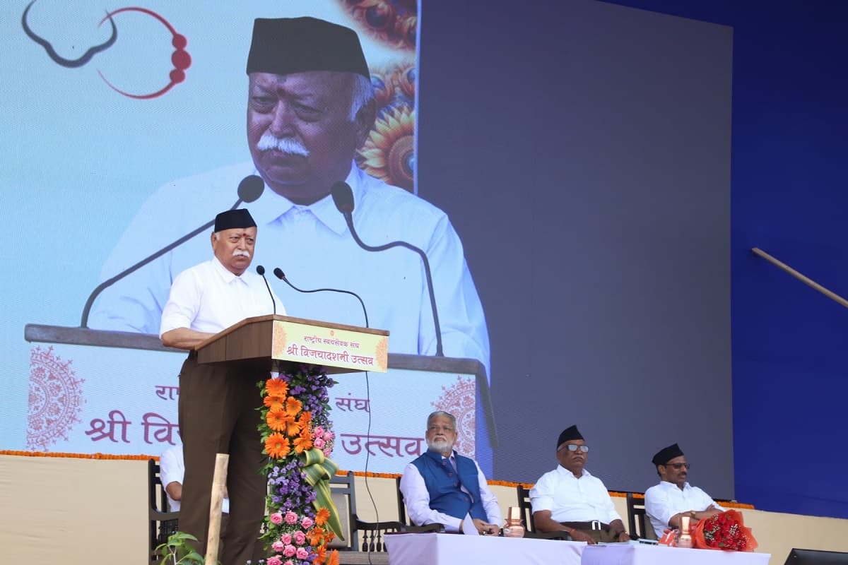 Mohan Bhagwat: विजयदशमी पर RSS प्रमुख मोहन भागवत का बड़ा संदेश, बांग्लादेश में हिंदुओं के खिलाफ हिंसा पर कही ये बात