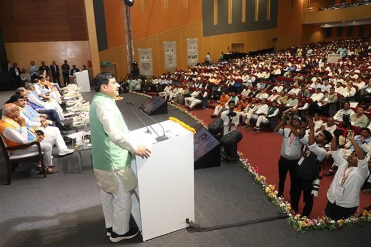 Rewa Regional Industry Conclave: रीवा अंचल में उद्योगपति करेंगे 31 हजार करोड़ का निवेश, 28 हजार लोगों को मिलेगा रोजगार, सीएम यादव बोले- एमपी के विकास के लिए टीम भावना जरूरी
