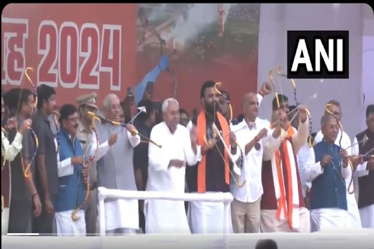 रावण पर तीर भी नहीं चला पाए सीएम नीतीश कुमार! तीर के साथ धनुष को भी छोड़ा…वायरल हो रहा वीडियो