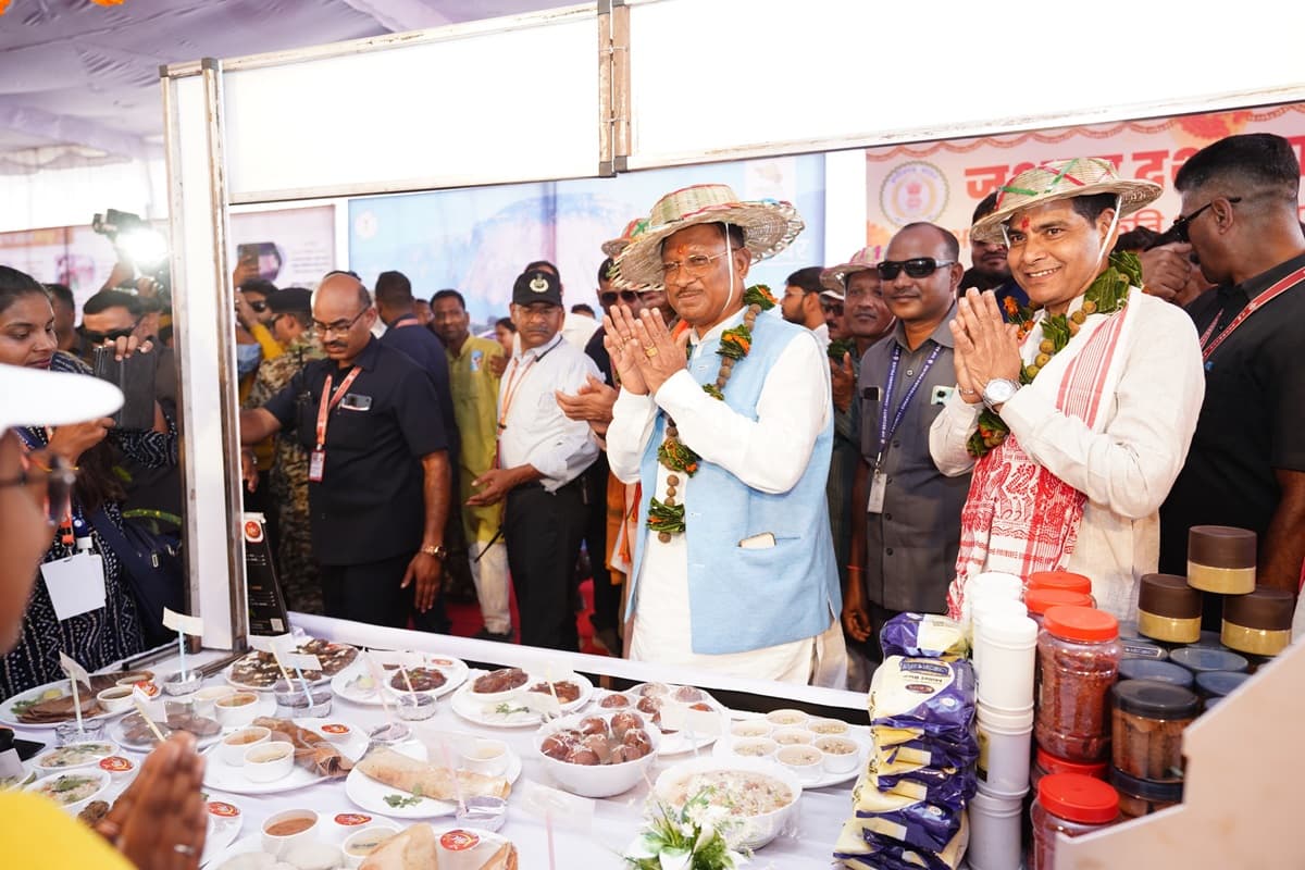 Aadivasi Vikas Pradhikaran Baithak: स्वदेश दर्शन योजना में शामिल हुआ मयाली, सरगुजा क्षेत्र आदिवासी विकास की बैठक लेने खुद नौका विहार करते पहुंचे सीएम साय