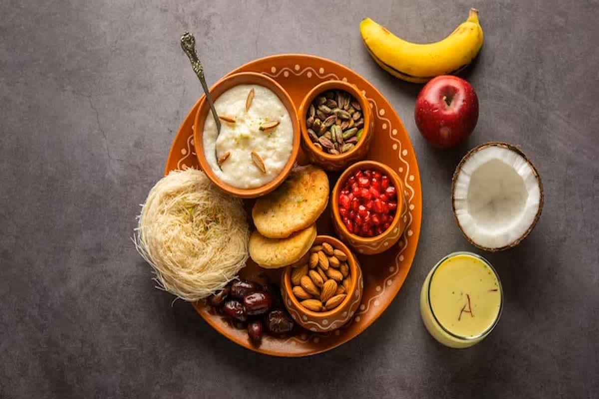 Karwa Chauth 2024 Sargi Time: आप भी रखने जा रहीं करवा चौथ का व्रत? तो जान लें सरगी खाने का शुभ मुहूर्त और महत्व