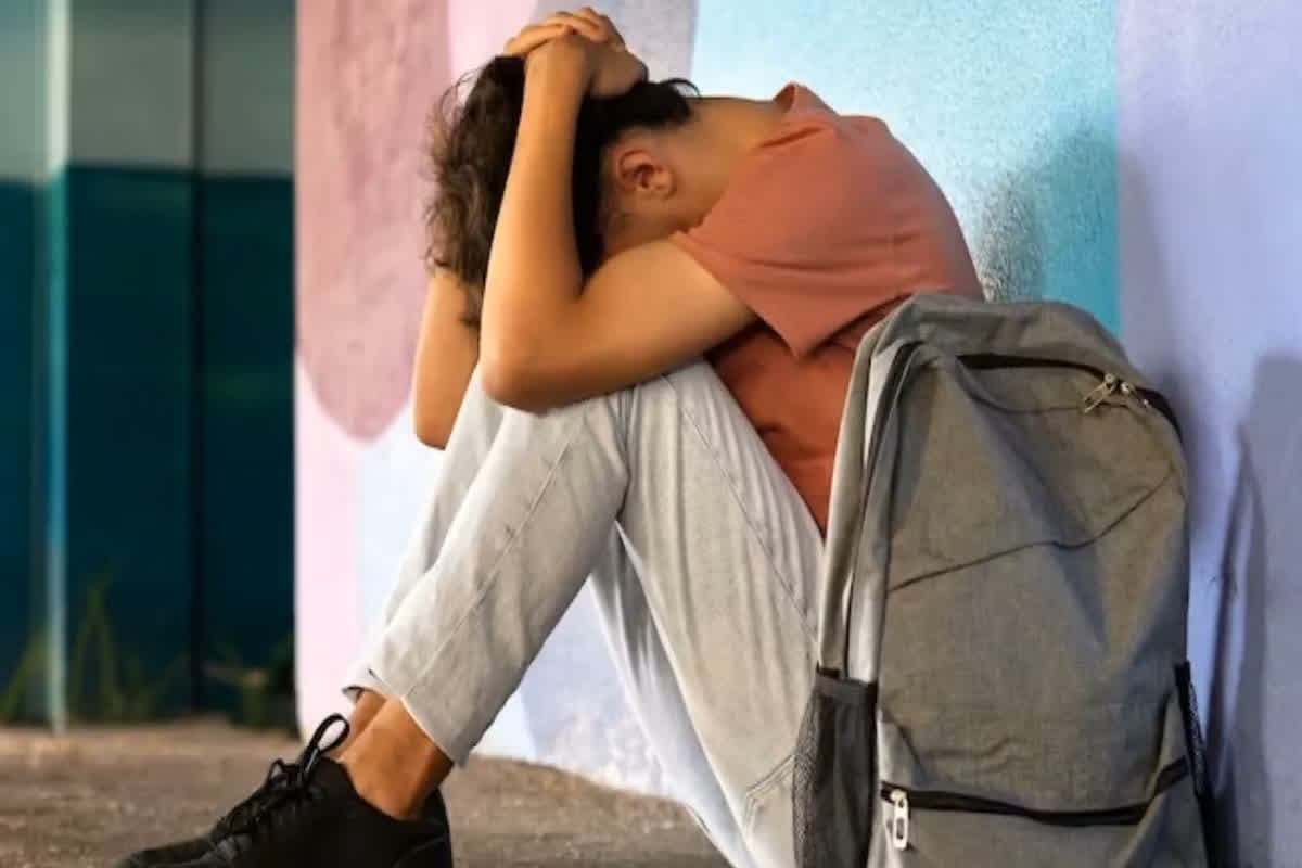 Latest Ragging Case UP: रैगिंग के नाम पर जूनियर स्टूडेंट्स के उतरवाये कपड़े, पिटाई भी की.. 8 इंजीनियरिंग छात्रों के खिलाफ दर्ज हुआ मामला