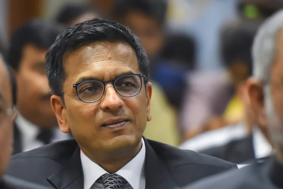 Former CJI DY Chandrachud: पूर्व सीजेआई डी वाई चंद्रचूड़ की सफाई.. ‘पीएम मोदी के साथ की गणेश पूजा लेकिन न्यायिक मामलों पर नहीं हुई चर्चा’, पढ़े और क्या कहा