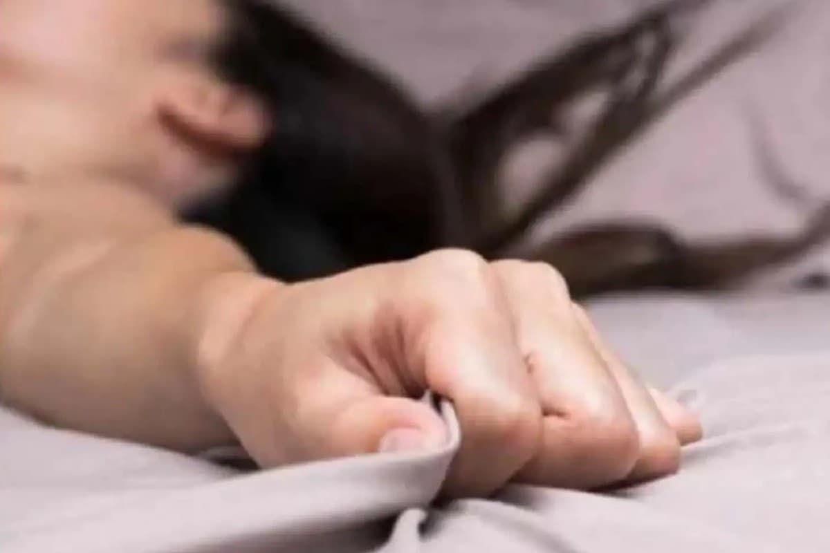 Female Teacher had Sex with Student : महिला टीचर ने छात्र को किया सेक्स करने के लिए मजबूर.. बंद कमरे में जबरन बनाए यौन संबंध, ऐसे हुआ खुलासा