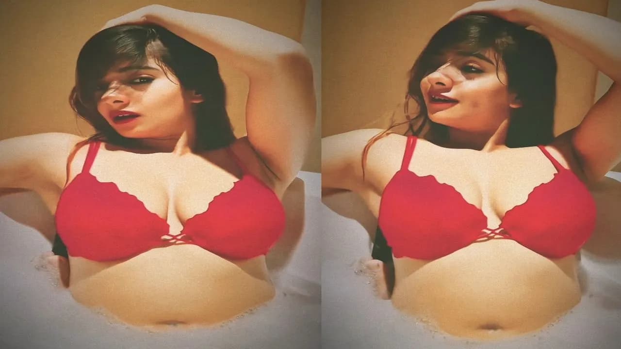 Sexy Video Latest : देसी गर्ल ने कर दी हद पार.. बाथरूम में नहाते हुए बनाया सेक्सी वीडियो, फिर खुद ही कर दिया शेयर, जमकर हो रहा वायरल