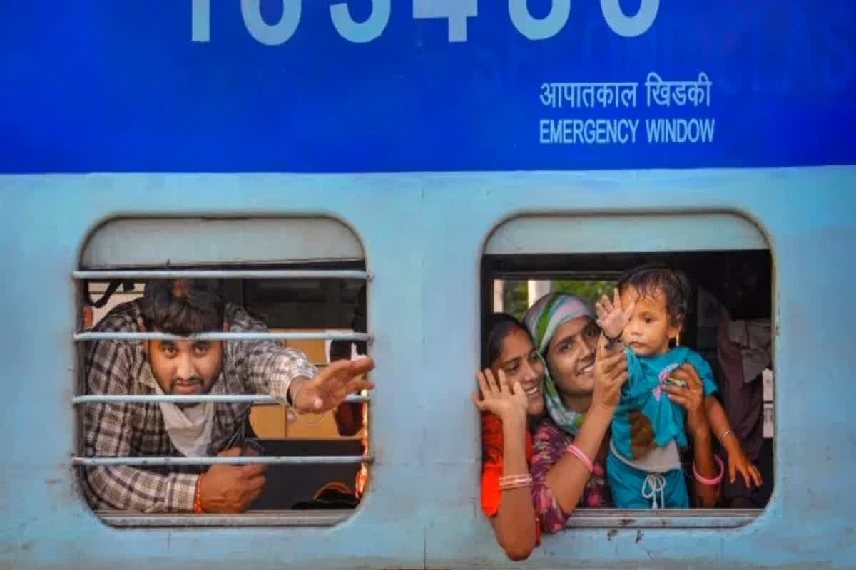 UP Latest News: हवा खाने के लिए खोल रखी थी ट्रेन की इमरजेंसी खिड़की.. पटरी के किनारे गिरी 8 साल की मासूम, जानें फिर कैसे हुआ चमत्कार..