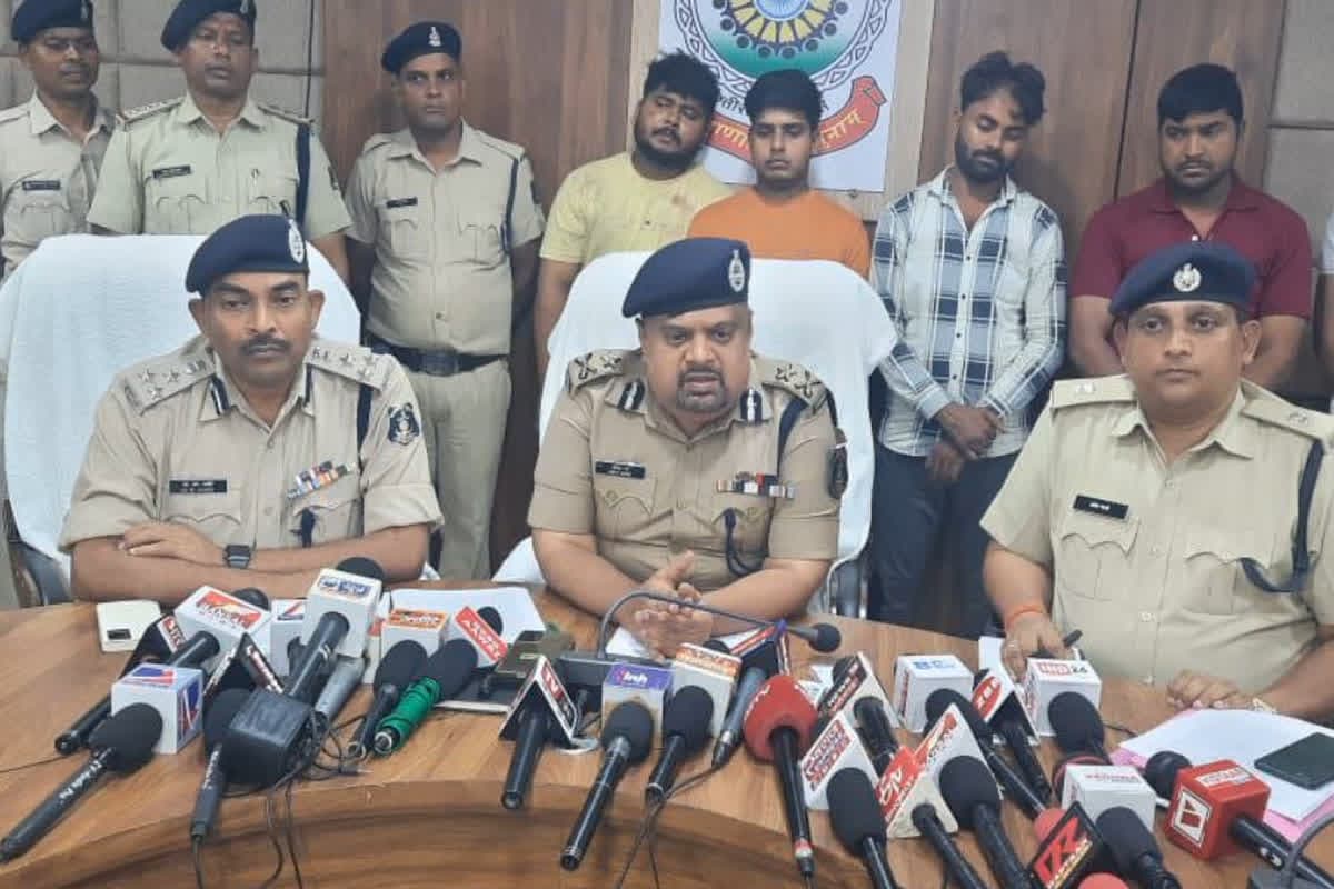Surajpur Hatyakand Latest Updates: कोर्ट में पेश किये गए सूरजपुर हत्याकांड के सभी आरोपी.. पुलिस को मिली 3 और दिनों की रिमांड, हुई थी प्रधान आरक्षक के परिजनों की बेरहमी से हत्या