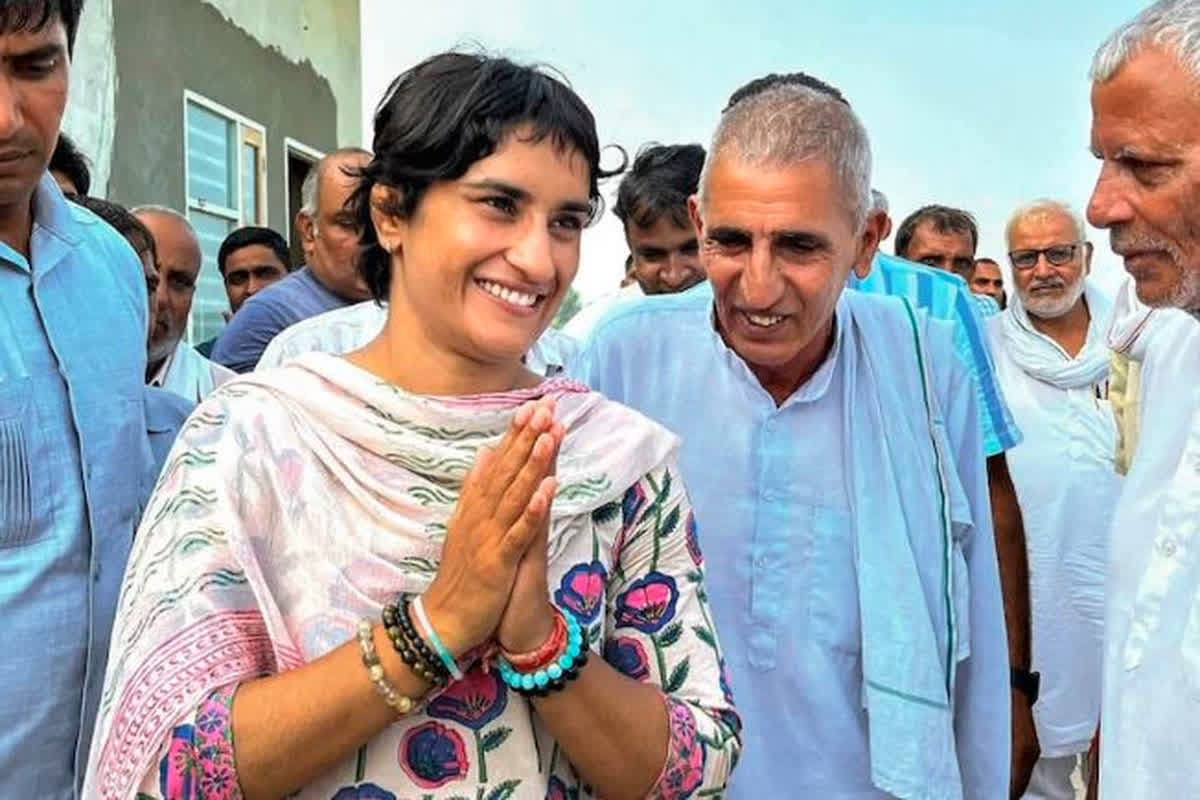 Vinesh Phogat Election Result Live: विनेश फोगाट की जीत लगभग तय, भाजपा प्रत्याशी से 6000 से अधिक वोटों से चल रहे आगे, सिर्फ आखिरी राउंट के वोटों की गिनती बाकी