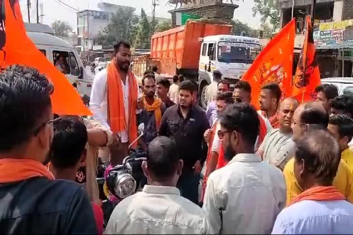 छत्तीसगढ़ में धर्मांतरण पर बवाल! कांग्रेस विधायक ने दे दी बलौदाबाजार और लोहारीडीह जैसी घटना की चेतावनी