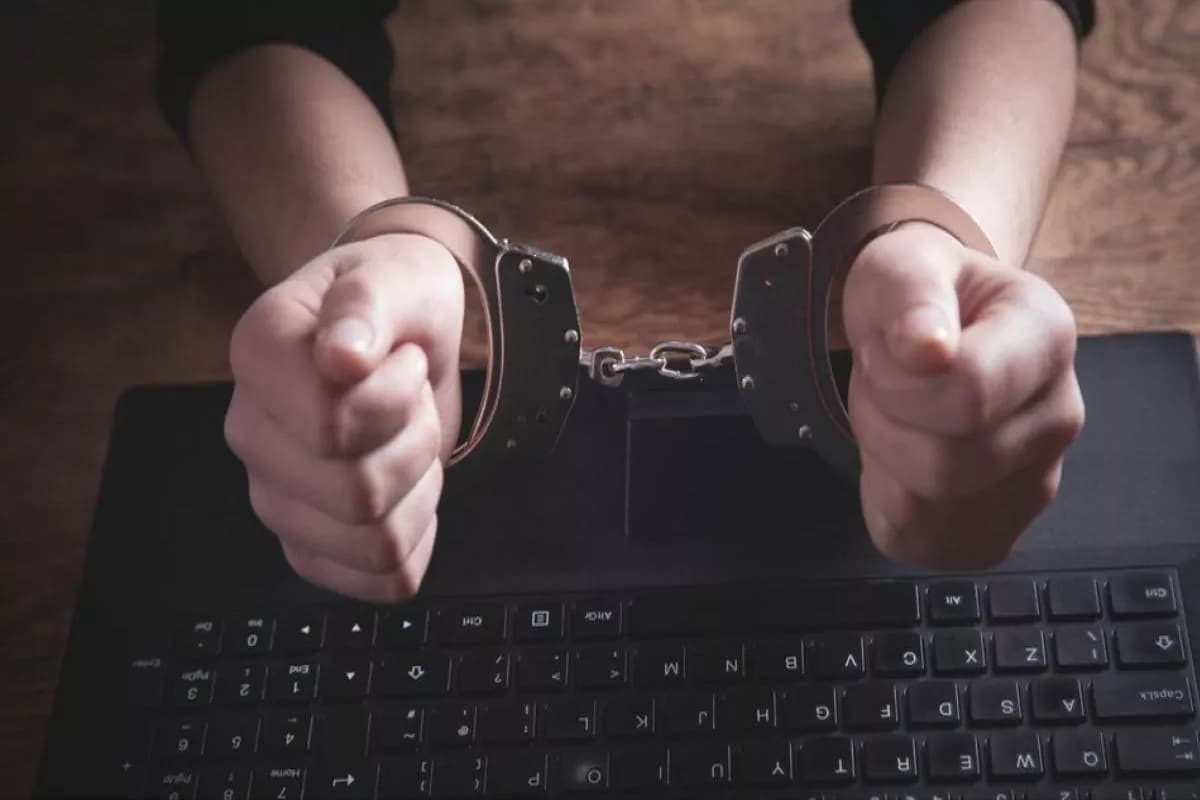 Digital Arrest in MP: दुबई का कारोबारी भोपाल में डिजिटल अरेस्ट, 7 घंटे तक बना रहा बंधक, तभी अचानक आ धमकी पुलिस, फिर….