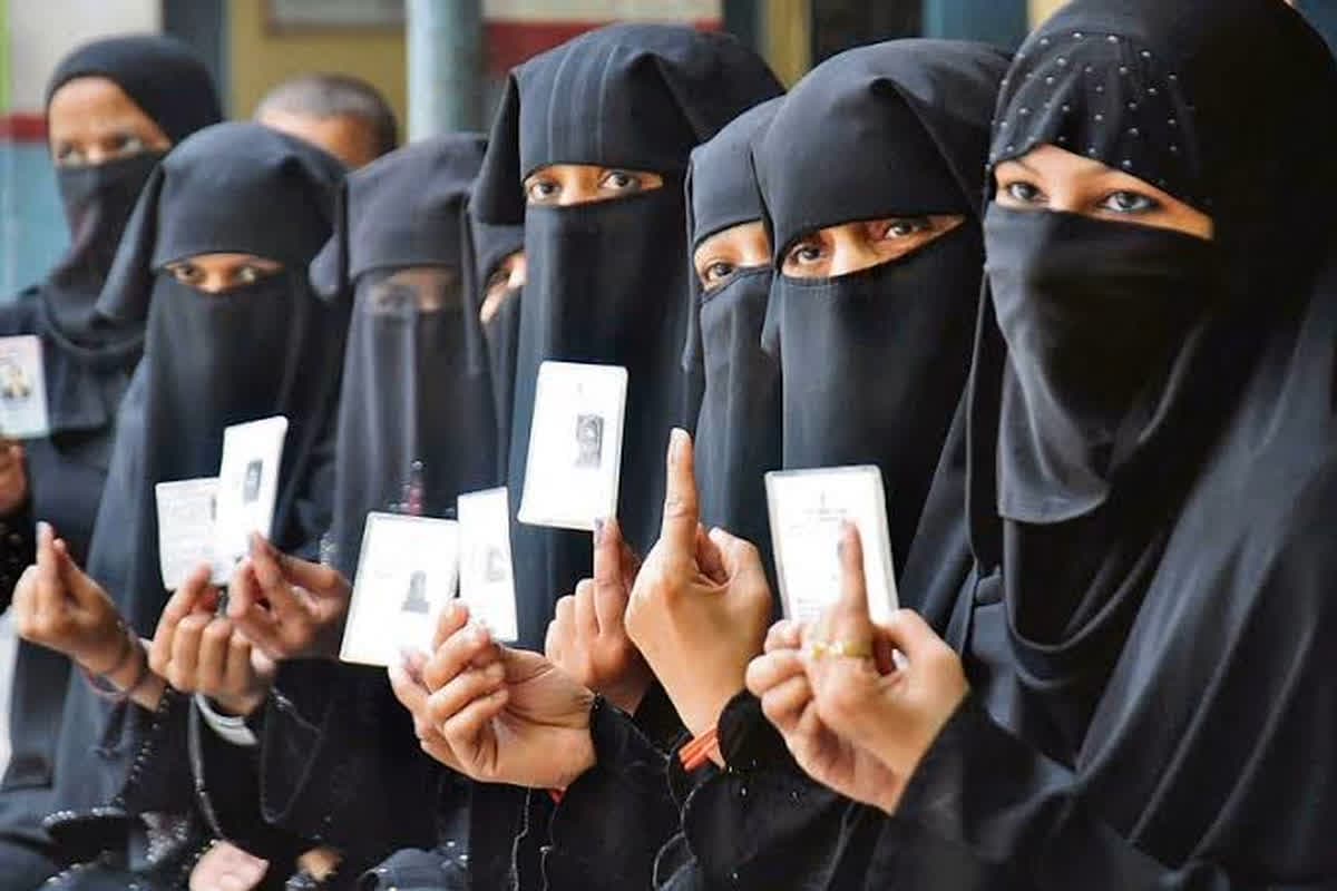 Muslim voters in UP: ‘बुर्का हटाकर न की जाएँ मुस्लिम मतदाताओं की जांच’.. सपा के इस मांग को मिला कांग्रेस का समर्थन, पढ़े क्या है मामला..