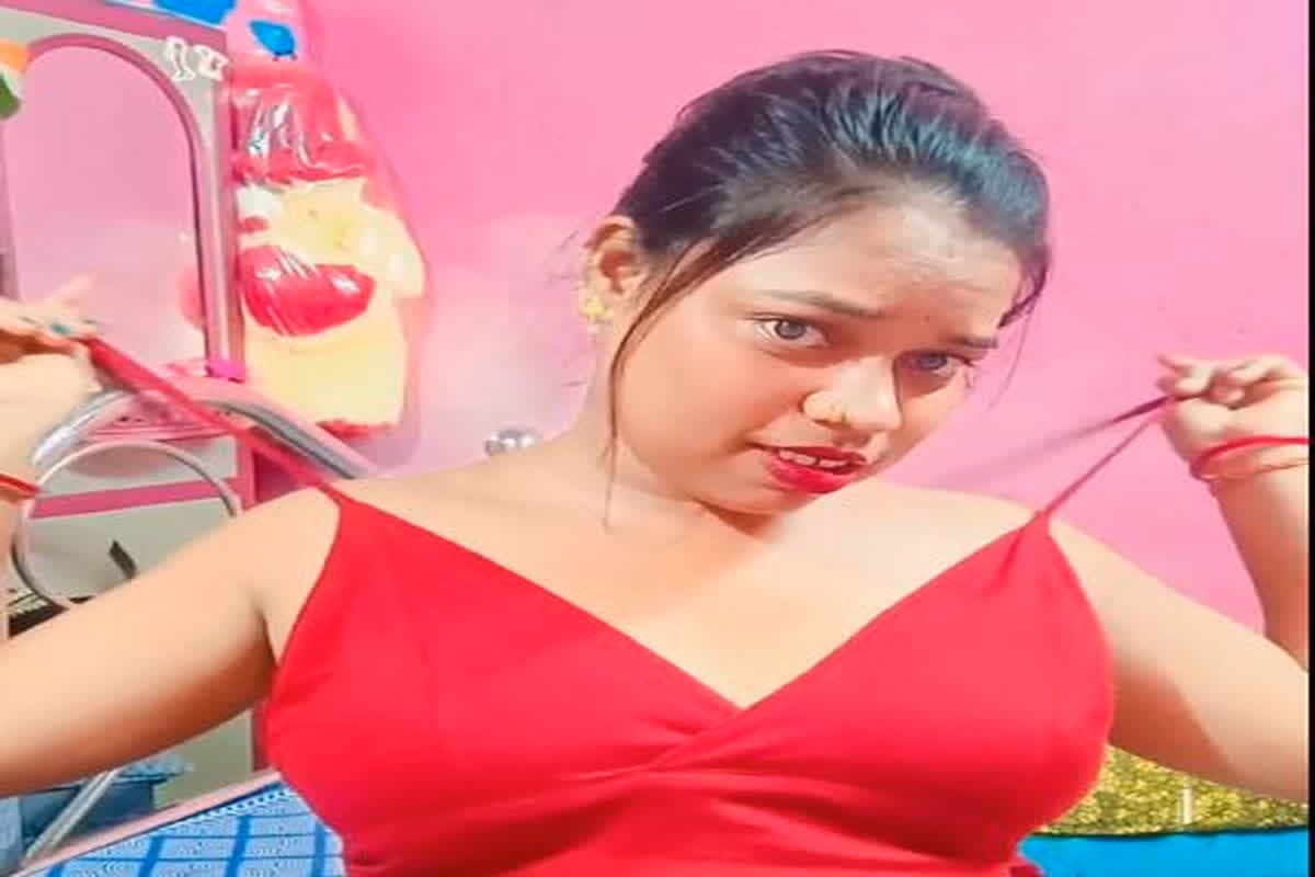रेड ब्रा वाली भाभी ने कैमरे के सामने खोल दी ब्रा, Indian Bhabhi ने शेयर किया अपने बेडरूम का वीडियो