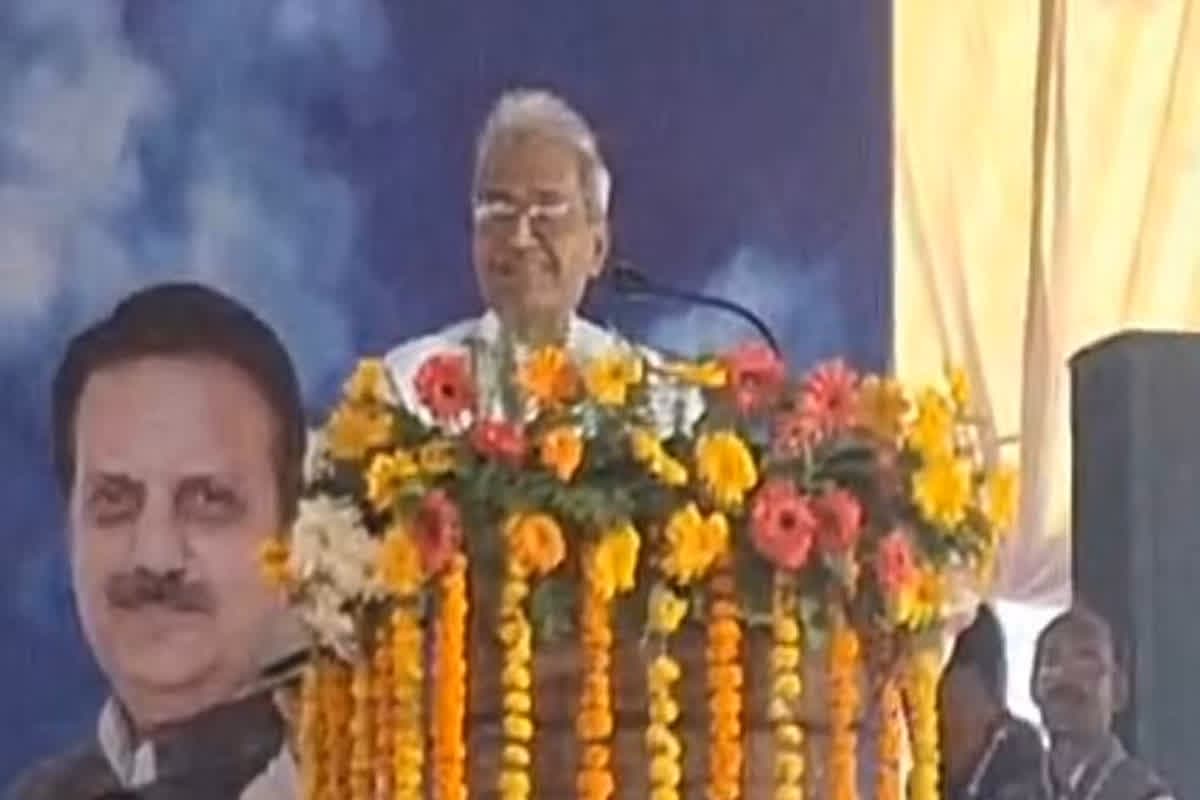 BJP MP Janardan Mishra Statement: ‘बिस्तर पर लेटकर पति-पत्नी करते हैं ऐसा काम…अब बच्चे ऑनलाइन पैदा होंगे’ भाजपा सांसद का बयान सुनकर दंग रह गए राज्यपाल