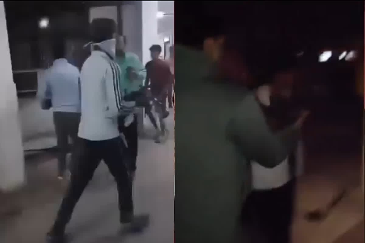 Jhansi Hospital Fire Incident: झांसी मेडिकल कॉलेज अग्निकांड में नया अपडेट, 12 बच्चों के लापता होने की खबर, परिजनों ने किया हंगामा