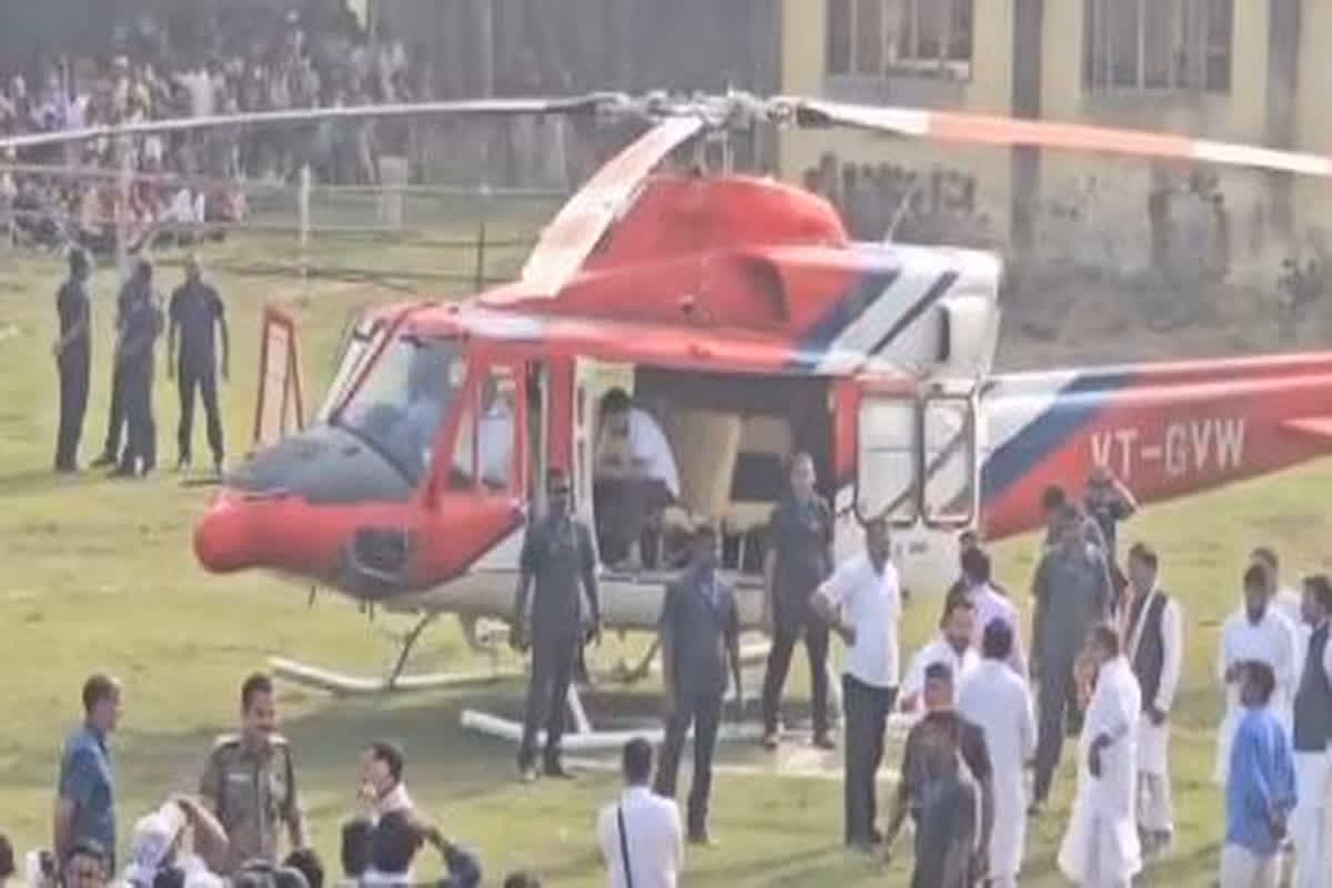 Rahul Gandhi Chopper News: राहुल गांधी के हेलीकॉप्टर को नहीं मिली उड़ान भरने की अनुमति, कांग्रेस ने कहा- पीएम मोदी की वजह से नहीं मिला क्लीयरेंस