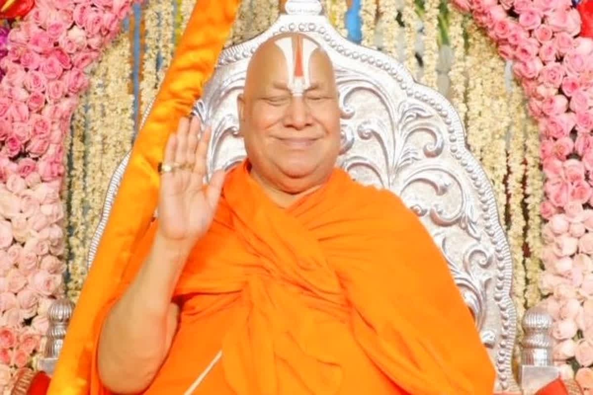 Rambhadracharya Statement in Orchha: ‘प्रियंका गांधी चुनाव जीती तो उनके सम्मान में गाय को गोली मार दी गई’ जगद्गुरु रामभद्राचार्य का बड़ा बयान