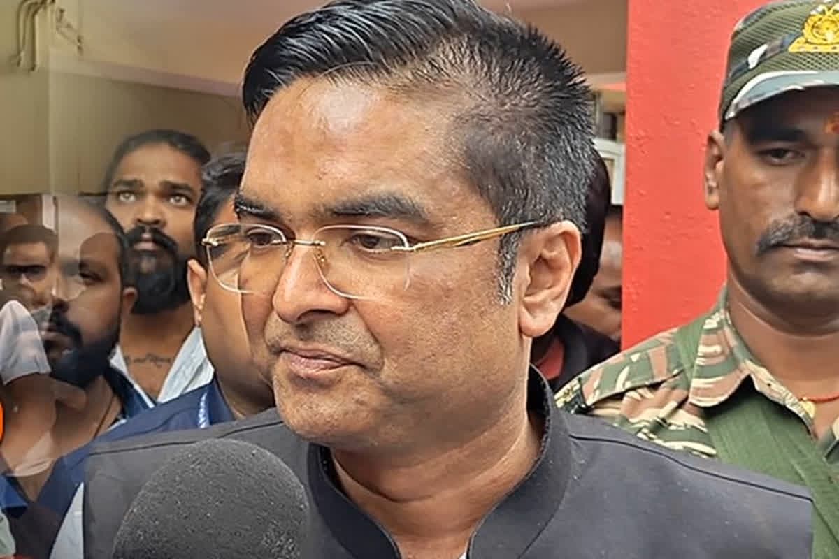 Chhattisgarh Kranti Sena Warn Rikesh Sen: ‘…जेन दिन CKS तोर जबड़ा ल धर दिही त तोर तोतरई बंद हो जाहि’ क्रांति सेना की विधायक रिकेश सेन की खुली चेतावनी, बुलाई बड़ी बैठक