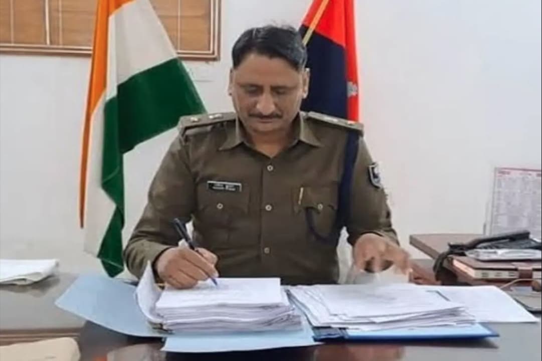 आखिर क्या हुआ ऐसा कि देर रात रिपोर्ट लिखाने थाने पहुंचे गए SSP साहब? लापरवाही देख पुलिसकर्मियों को लगाई फटकार, जानें पूरा माजरा