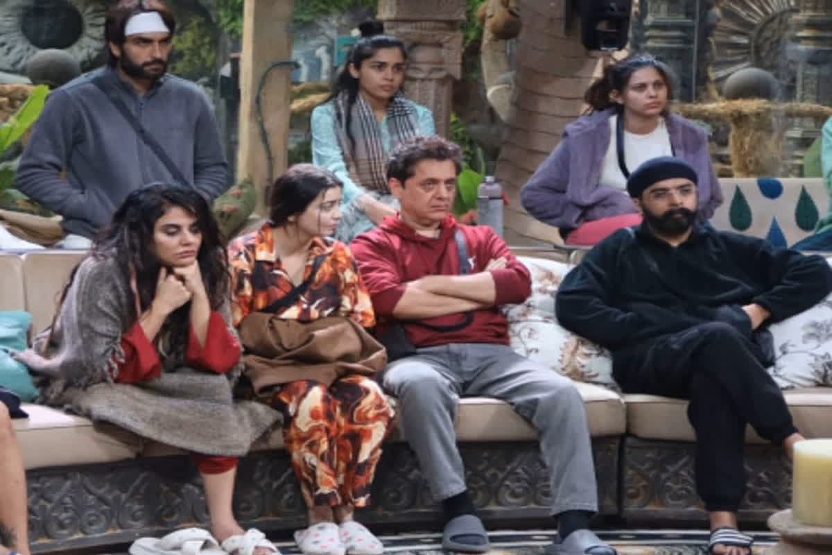 Bigg Boss 18 Eviction Update: बिग बॉस ने अब इस स्ट्रॉन्ग कंटेस्टेंट को दिखाया बाहर का रास्ता! नाम सुनकर उड़ जाएंगे फैंस के होश