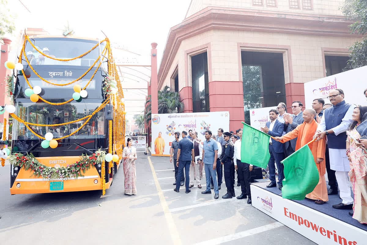 UP News: सीएम योगी ने जनता को दी बड़ी सौगात, प्रदेश में शुरू हुई डबल डेकर इलेक्ट्रिक बस सेवा
