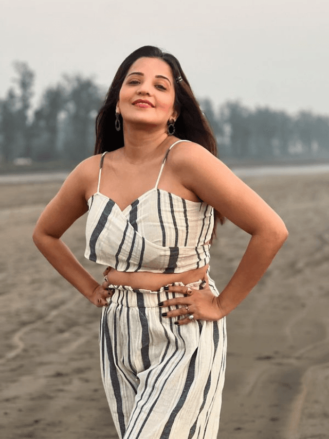 Monalisa Hot Pic: समंदर किनारे खूबसूरत पोज देती दिखी मोनालिसा