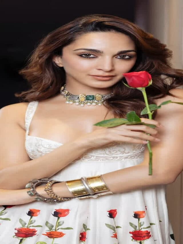 फ्लोरल आउटफिट Kiara Advani ने कराया हॉट फोटोशूट, फैंस हुए मदहोश