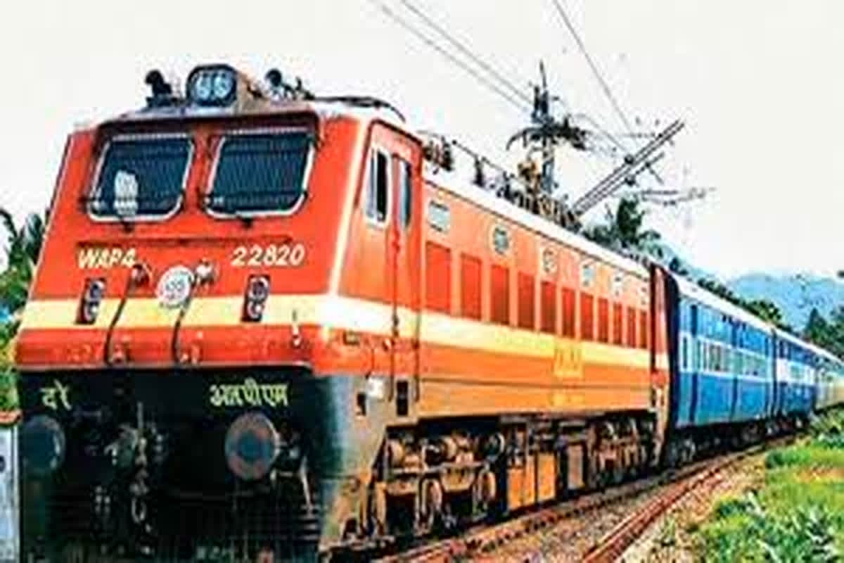 Today Train Cancelled List: नए साल से पहले रेल यात्रियों की बढ़ी मुश्किलें.. रेलवे ने रद्द की 100 से ज्यादा ट्रेनें, यहां देखें पूरी लिस्ट