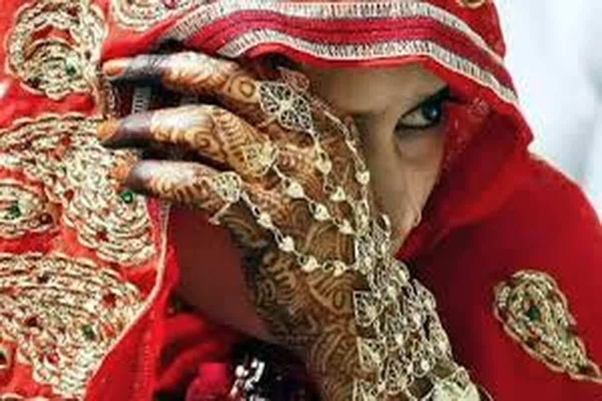 Girlfriend Beat Up The Bride: दुल्हे की प्रेमिका ने मंडप में की दुल्हन की पिटाई, देखकर उड़े लोगों के होश, हैरान कर देगी वजह